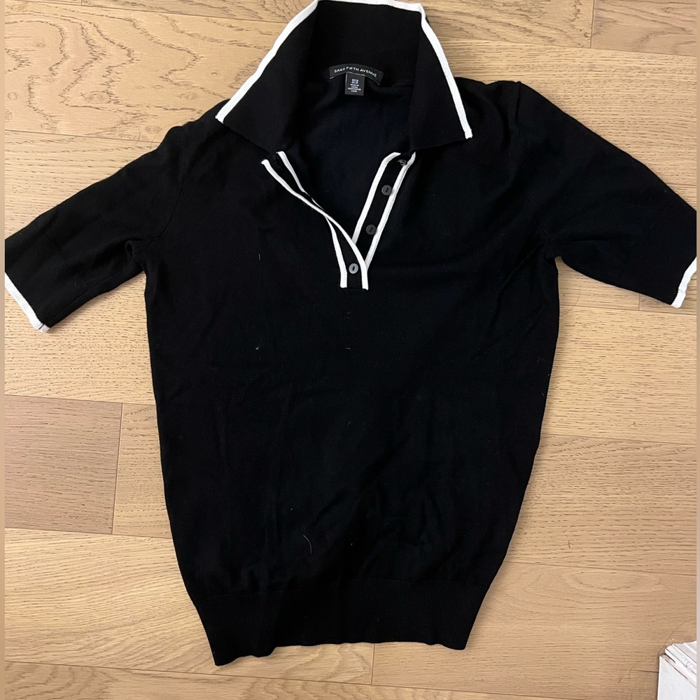 Women’s XS black and white collard cotton tee. Worn once. Great condition.